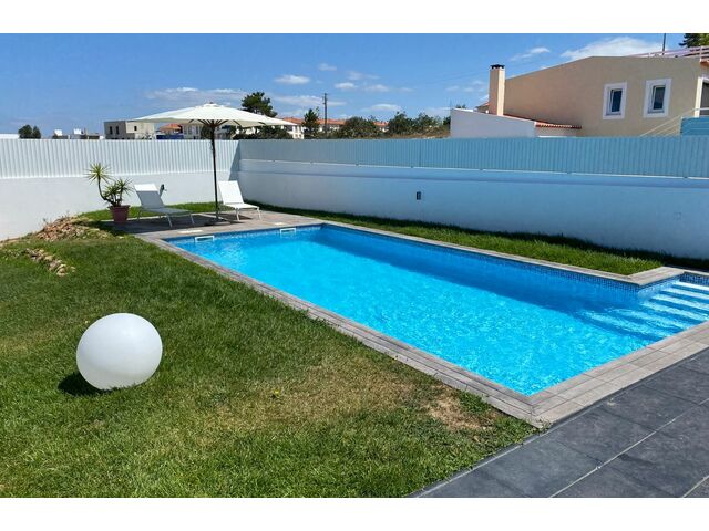 Pool & back lounge space