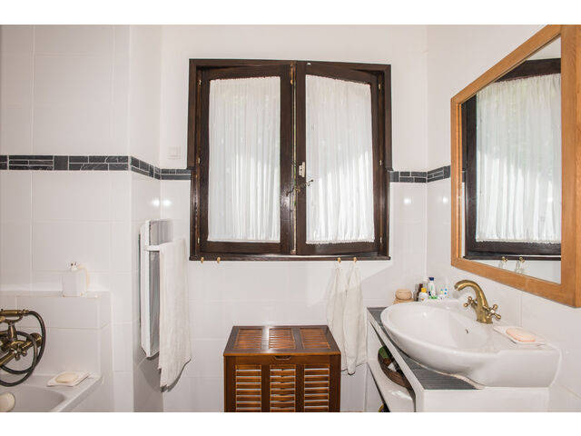 Main bathroom