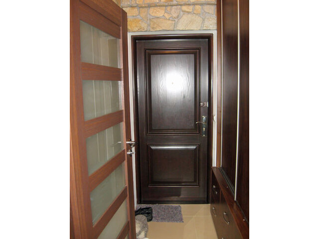 Entrance Hallway/Wardrobe