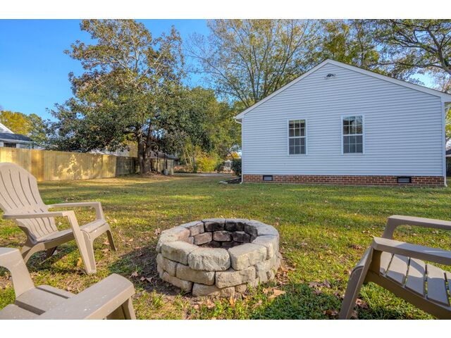 Quarter Acre Lot,Fire Pit